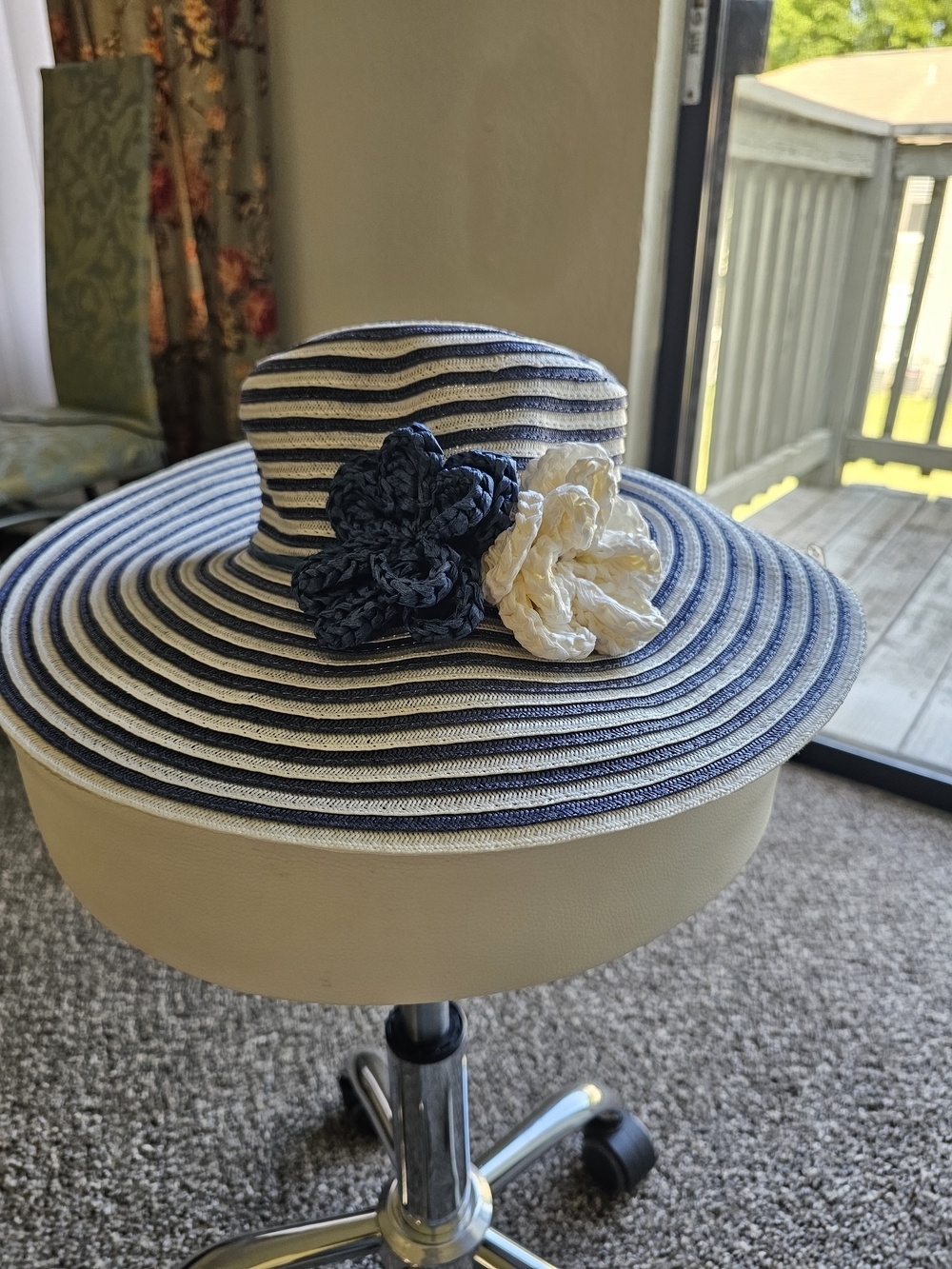 Cruise Club Women's Black and White Striped Sun Hat